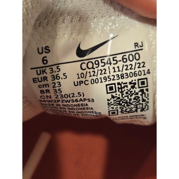 Nike Legend Essential 2 CQ9545-600 Women’s Size 6 - Picture 7 of 8